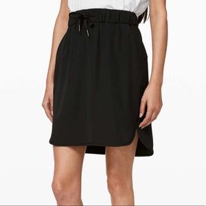 Lululemon on the fly skirt size 4 all black like new condition